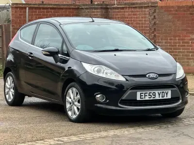 Usado Ford Fiesta Zetec 82 HP (60 kW) 2010 Preto Citadino