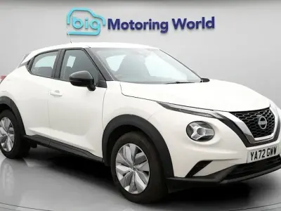 Używany Nissan Juke Acenta 114 KM (83 kW) 2023 Biały SUV