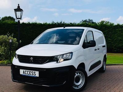Second-hand Peugeot Partner Premium 102 CP (75 kW) 2023 Alb Monovolum