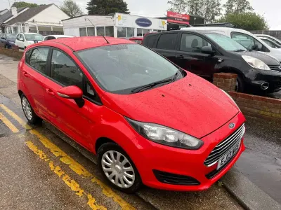 Second-hand Ford Fiesta Style 2013 Roșu Hatchback
