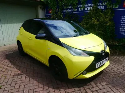 Used Toyota Aygo X-cite 69 HP (50 kW) 2016 Yellow Hatchback