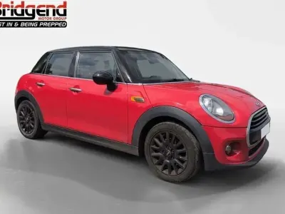 Used Mini Cooper Hatch 136 HP (100 kW) 2017 Red Hatchback