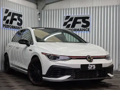 Begagnad VW Golf VII GTI Clubsport 300 HK (220 kW) 2021 Vit Halvkombi