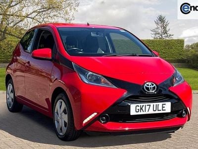 Begagnad Toyota Aygo X-play 69 HK (50 kW) 2017 Röd Halvkombi