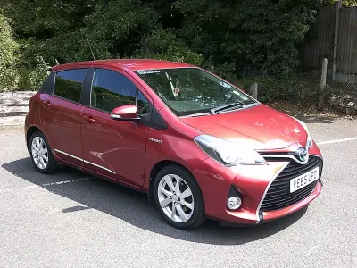 Used Toyota Yaris Sport 100 HP (73 kW) 2015 Red Hatchback