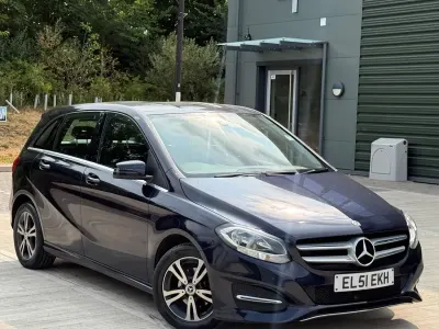 Used Mercedes B180 SE 2017 Blue Hatchback