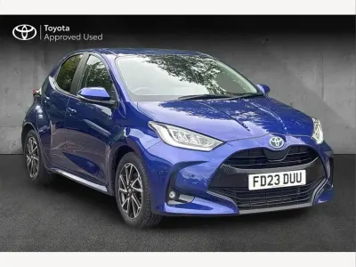 Second-hand Toyota Yaris Hybrid Design 116 CP (85 kW) 2023 Albastru Hatchback