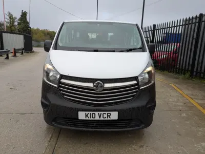 Second-hand Vauxhall Vivaro 115 CP (84 kW) 2015 Alb Monovolum
