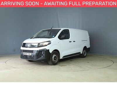 Second-hand Vauxhall Vivaro 145 CP (106 kW) 2024 Alb Monovolum