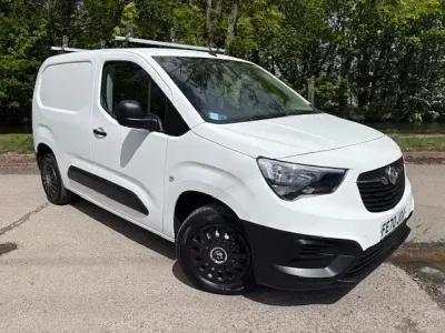 Używany Vauxhall Combo Edition 100 KM (73 kW) 2021 Biały Minivan