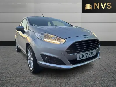 Usado Ford Fiesta Titanium 101 HP (74 kW) 2017 Prateado Citadino