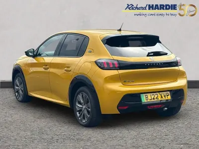 Used Peugeot e-208 Allure Premium 98 kW (134 HP) 2022 Yellow Hatchback