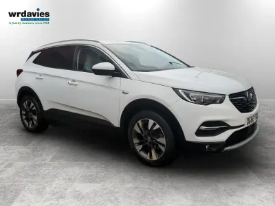Used Vauxhall Grandland X Sport 130 HP (95 kW) 2018 White SUV
