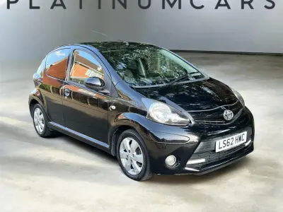 Usado Toyota Aygo 68 HP (50 kW) 2012 Preto Citadino