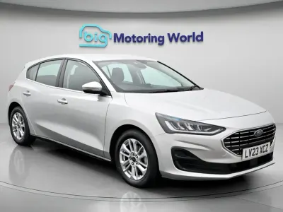 Begagnad Ford Focus Titanium 125 HK (91 kW) 2023 Silver Halvkombi