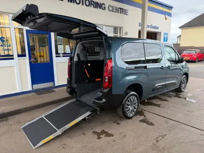 Usado Citroën Berlingo 2025 Azul Monovolume