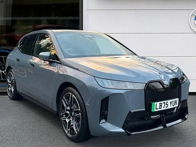 Usado BMW iX M Sport 295 kW (402 CV) 2025 Gris SUV