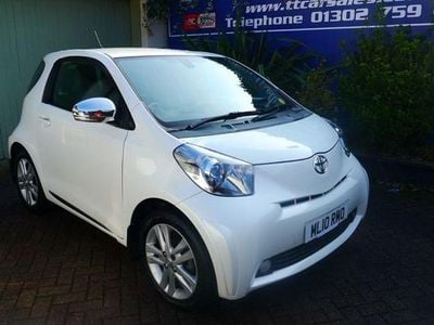 Used Toyota iQ 98 HP (72 kW) 2010 White Hatchback