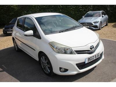 Begagnad Toyota Yaris SR 2012 Vit Halvkombi