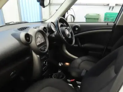 Used Mini Cooper 2013 White Hatchback