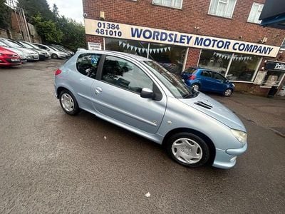 Metallic silver Used 2005 Peugeot 206 Hatchback | £1,699 (Fair price)