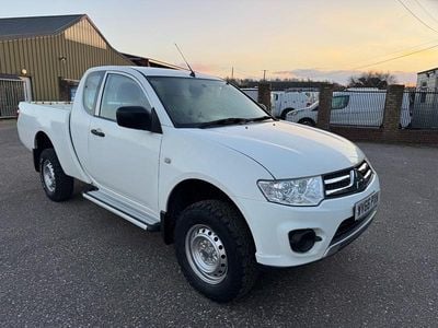 White Used 2016 Mitsubishi L200 Pickup | £6,995 (Fair price)
