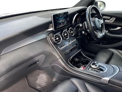 Begagnad Mercedes GLC250 AMG Line Premium 2019 Svart Kombi