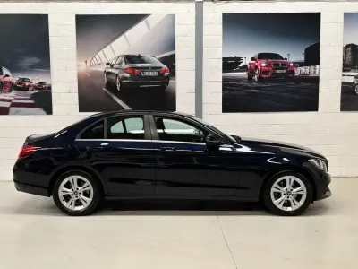 Begagnad Mercedes C200