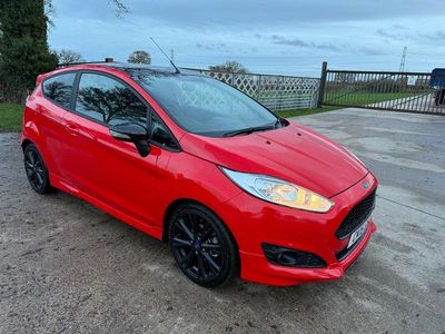 Red Used 2015 Ford Fiesta Zetec Hatchback | £5,489 (Fair price)