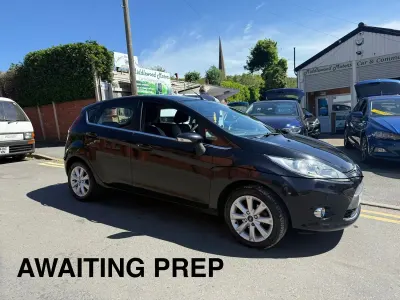 Używany Ford Fiesta Zetec 70 KM (51 kW) 2011 Czarny Hatchback
