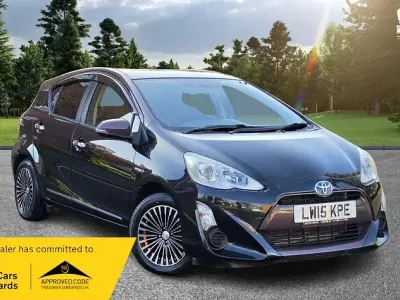 Used Toyota Yaris 100 HP (73 kW) 2015 Black Hatchback