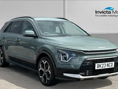 Used Kia Niro 183 HP (134 kW) 2023 Cityscape green metallic SUV