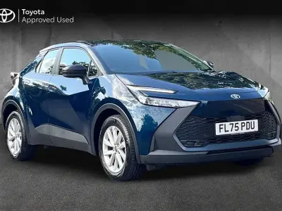 Used Toyota C-HR 140 HP (102 kW) 2025 Midnight teal SUV