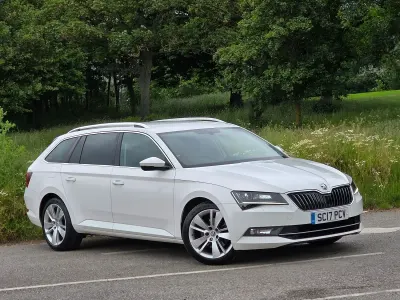 Used Skoda Superb SE L Executive 150 HP (110 kW) 2017 White Estate