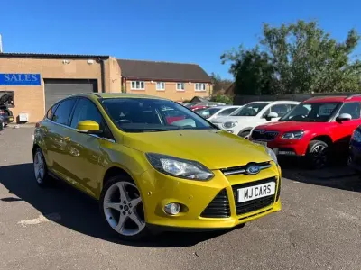 Second-hand Ford Focus Titanium 125 CP (91 kW) 2011 Galben Hatchback