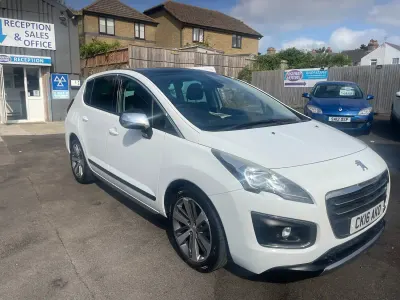 Used Peugeot 3008 Allure 2016 White Hatchback