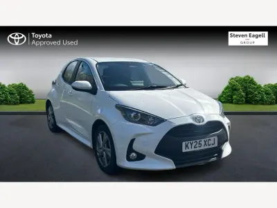 Używany Toyota Yaris Hybrid 116 KM (85 kW) 2025 Biały Hatchback