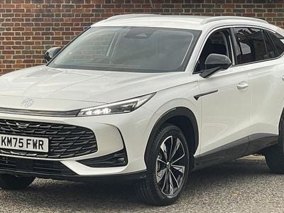 White New 2025 MG HS SE SUV | £23,249 (Super price)