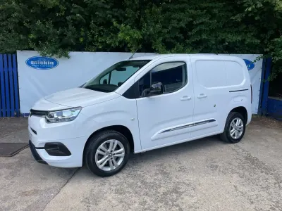 Used Toyota Proace Design 120 HP (88 kW) 2023 White MPV
