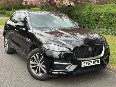 Begagnad Jaguar F-Pace R-Sport 180 HK (132 kW) 2017 Svart SUV