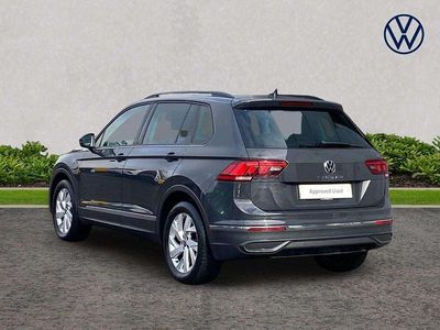 Usado VW Tiguan Life 150 HP (110 kW) 2022 Cinzento SUV