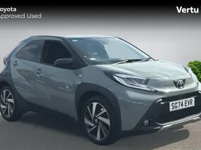 Used Toyota Aygo X 72 HP (52 kW) 2024 Tarragon bitone (metallic paint) SUV