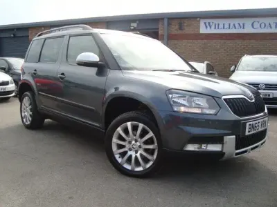 Usado Skoda Yeti SE 110 CV (80 kW) 2015 Gris SUV