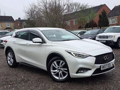 Used Infiniti Q30 Premium 109 HP (80 kW) 2017 White Hatchback