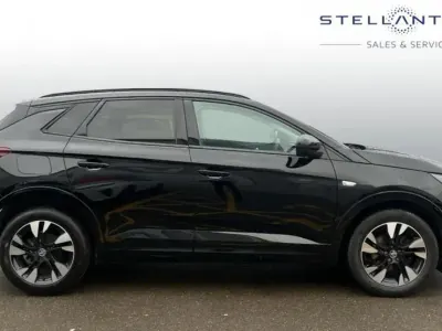 Używany Vauxhall Grandland X Ultimate 128 KM (94 kW) 2022 Czarny SUV