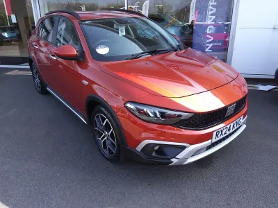 Used Fiat Tipo Cross 128 HP (94 kW) 2024 Orange Hatchback