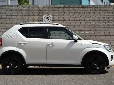 Used Suzuki Ignis SZ5 83 HP (61 kW) 2023 Pearl/metallic paint  pure white pearl/black SUV