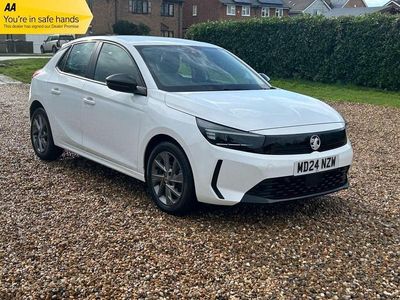 Used Vauxhall Corsa Design Edition 75 HP (55 kW) 2024 White Hatchback