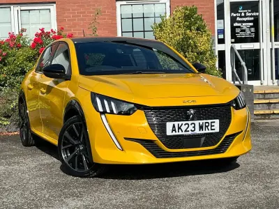 Used Peugeot 208 GT 99 HP (72 kW) 2023 Yellow Hatchback