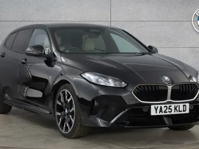 Usado BMW 120 M Sport 168 CV (123 kW) 2025 Negro Utilitario
